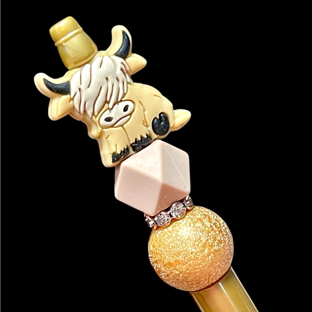 Handcrafted western highland cow beaded ink pen